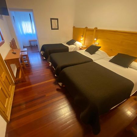 Hotel La Rambla Биескас Екстериор снимка