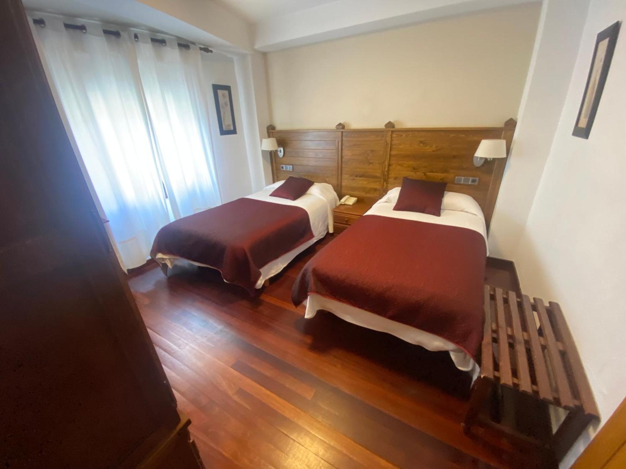 Hotel La Rambla Биескас Екстериор снимка
