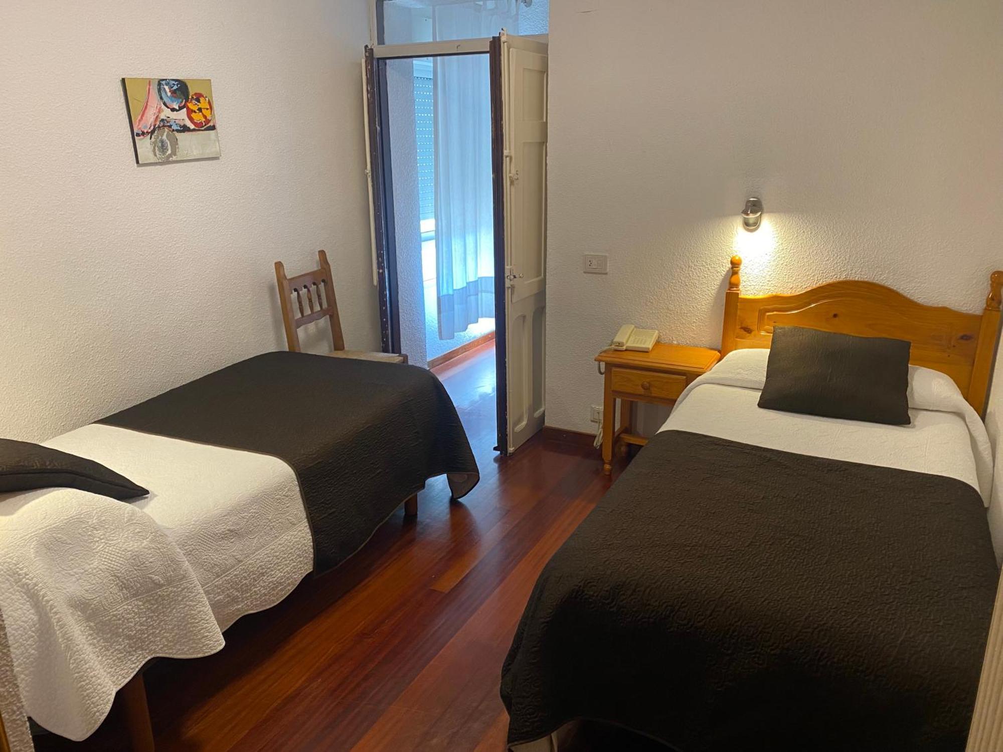 Hotel La Rambla Биескас Екстериор снимка