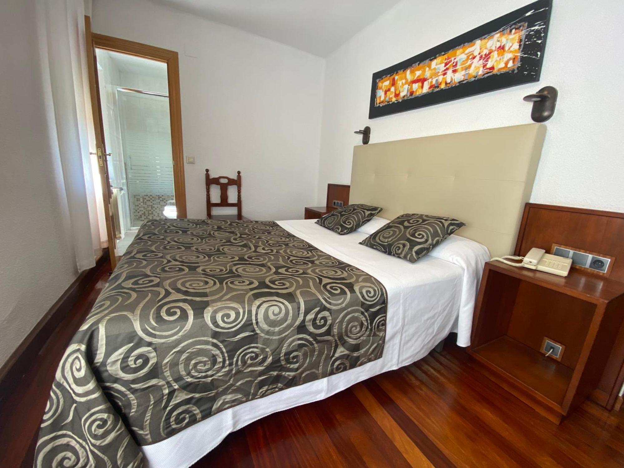 Hotel La Rambla Биескас Екстериор снимка