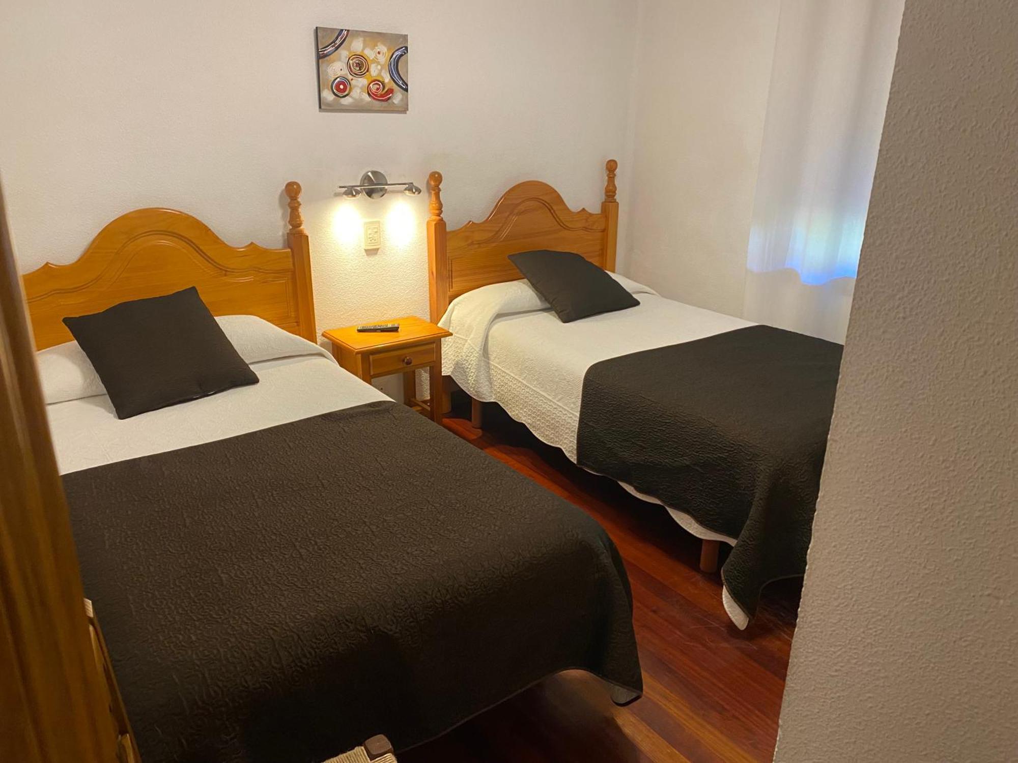 Hotel La Rambla Биескас Екстериор снимка
