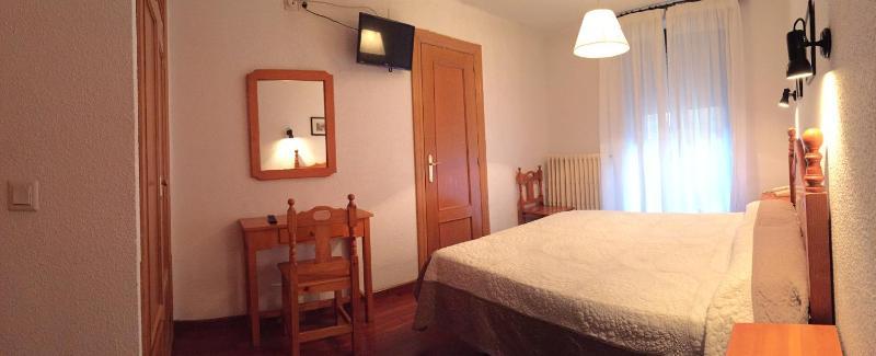 Hotel La Rambla Биескас Екстериор снимка