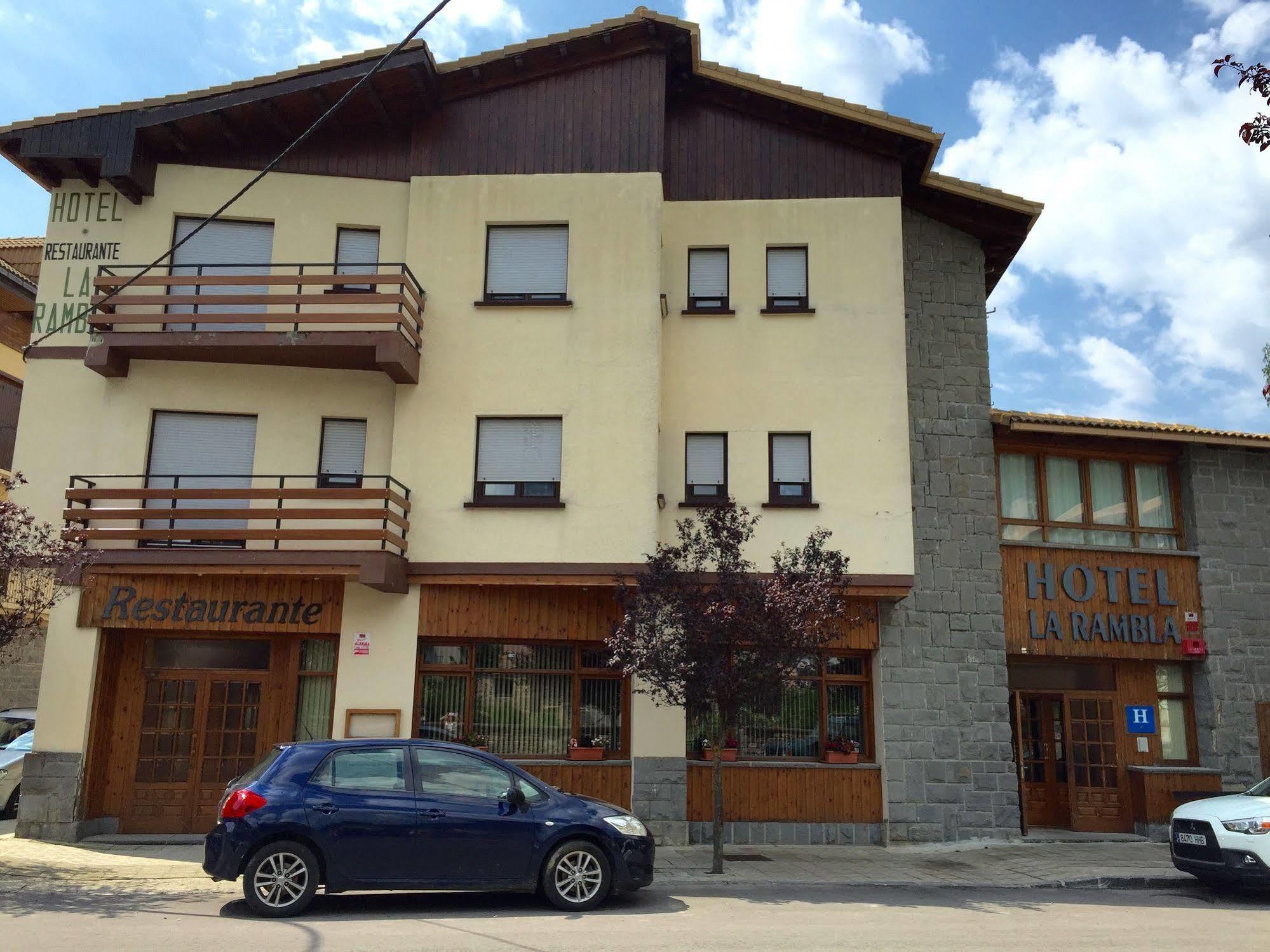 Hotel La Rambla Биескас Екстериор снимка