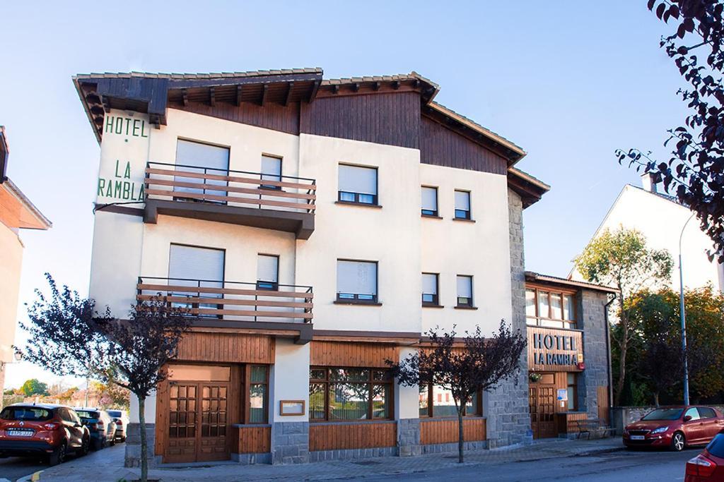 Hotel La Rambla Биескас Екстериор снимка