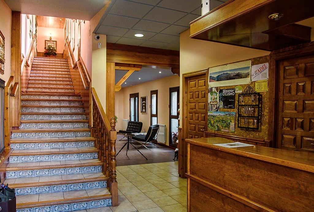 Hotel La Rambla Биескас Екстериор снимка