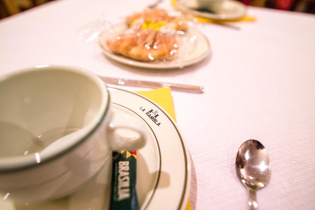 Hotel La Rambla Биескас Екстериор снимка