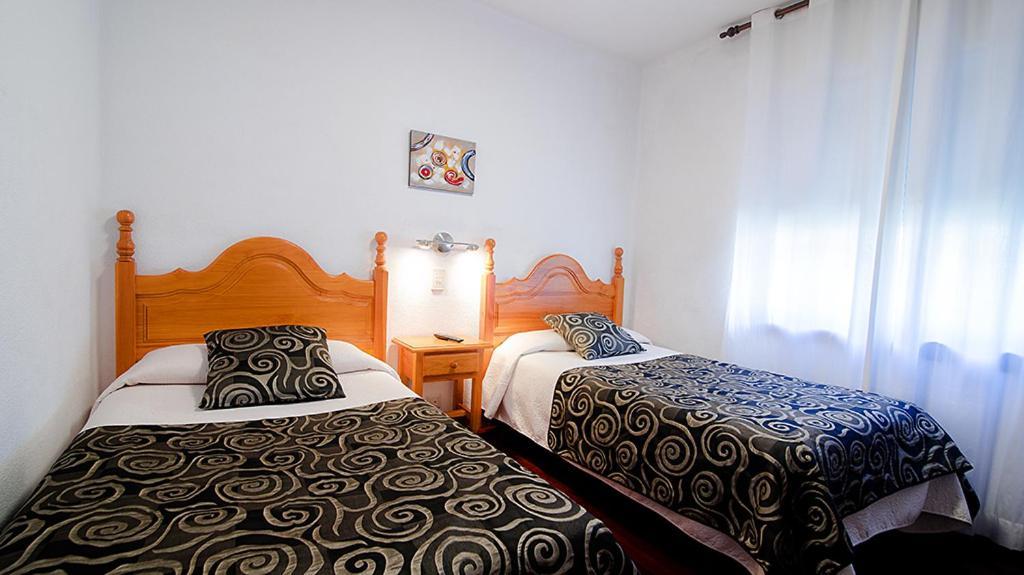 Hotel La Rambla Биескас Екстериор снимка