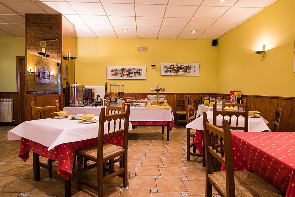 Hotel La Rambla Биескас Екстериор снимка