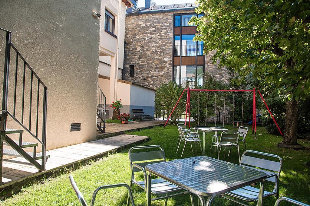 Hotel La Rambla Биескас Екстериор снимка