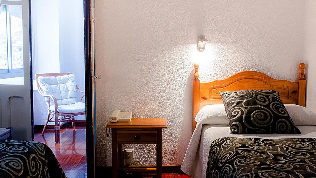 Hotel La Rambla Биескас Екстериор снимка