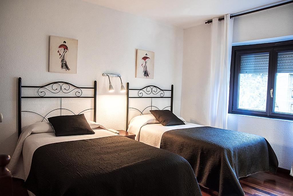 Hotel La Rambla Биескас Екстериор снимка