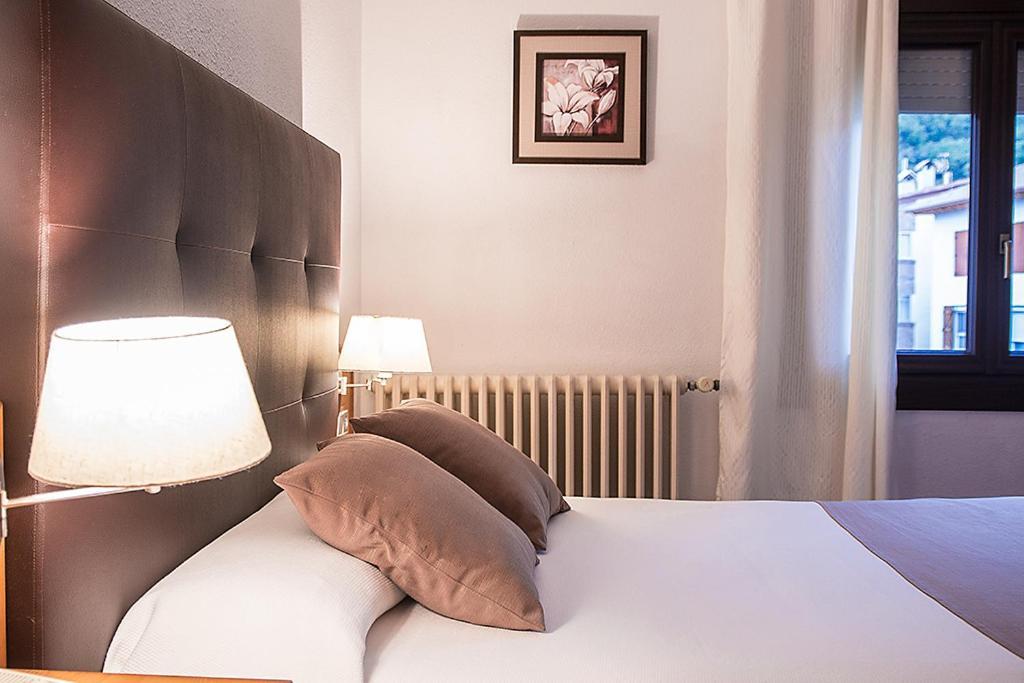 Hotel La Rambla Биескас Екстериор снимка