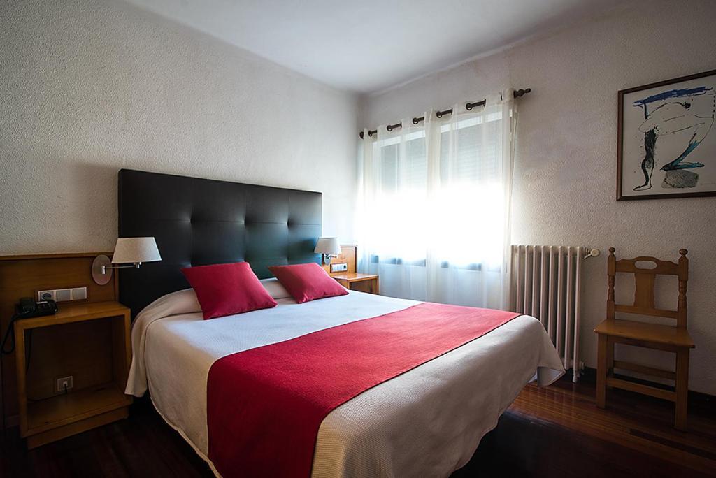 Hotel La Rambla Биескас Екстериор снимка