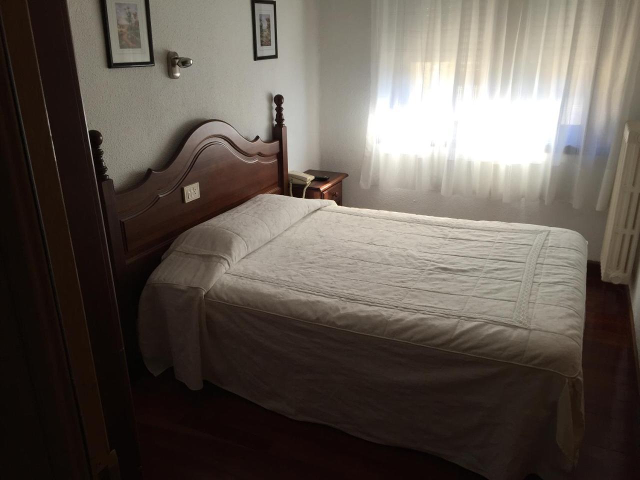 Hotel La Rambla Биескас Екстериор снимка