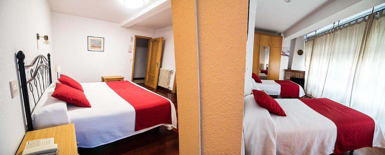 Hotel La Rambla Биескас Екстериор снимка
