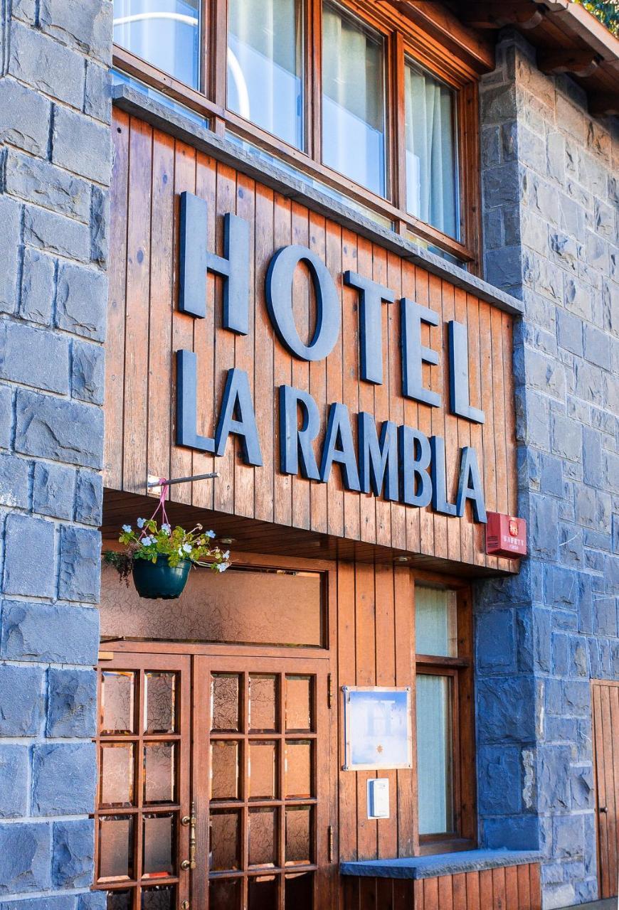 Hotel La Rambla Биескас Екстериор снимка