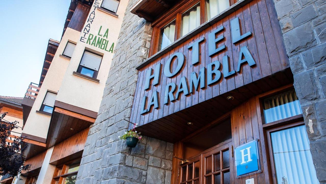 Hotel La Rambla Биескас Екстериор снимка