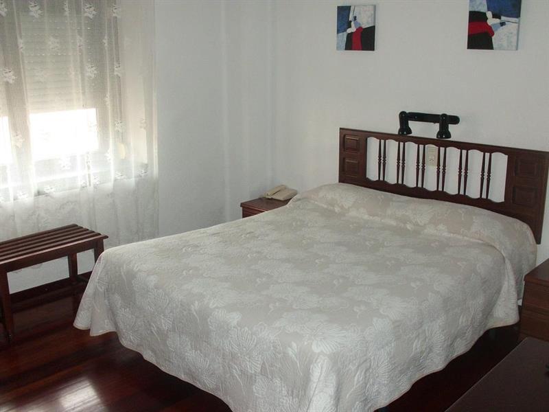 Hotel La Rambla Биескас Екстериор снимка