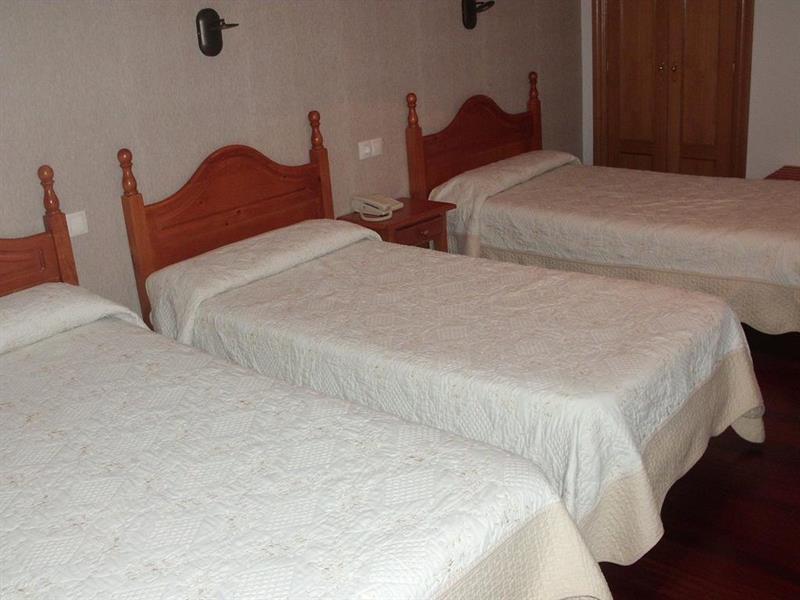 Hotel La Rambla Биескас Екстериор снимка