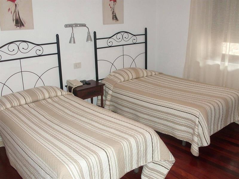 Hotel La Rambla Биескас Екстериор снимка