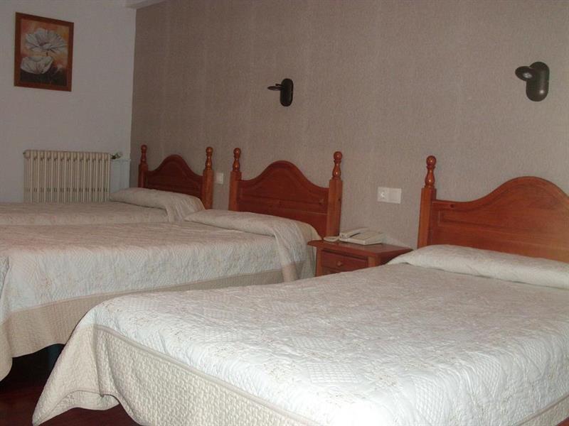 Hotel La Rambla Биескас Екстериор снимка