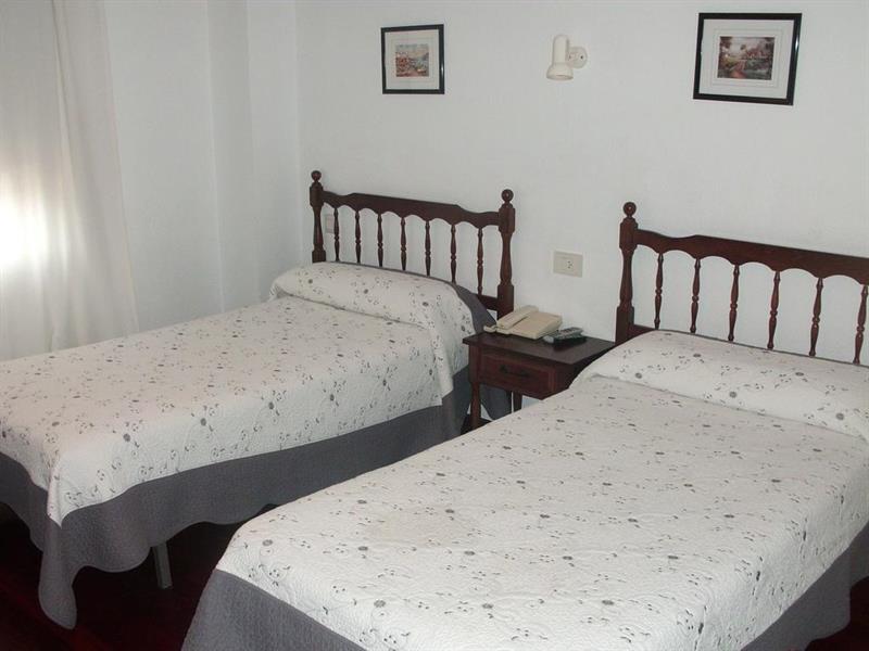 Hotel La Rambla Биескас Екстериор снимка